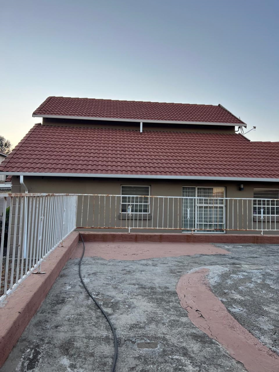 To Let 2 Bedroom Property for Rent in Buccleuch Gauteng