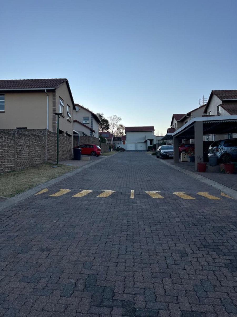 To Let 2 Bedroom Property for Rent in Buccleuch Gauteng