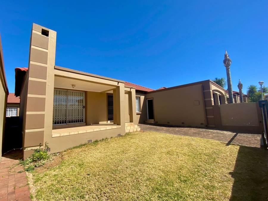 3 Bedroom Property for Sale in Noordwyk Gauteng