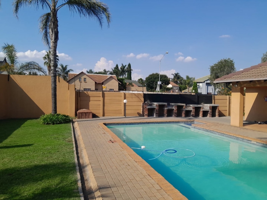 2 Bedroom Property for Sale in Moreleta Park Gauteng