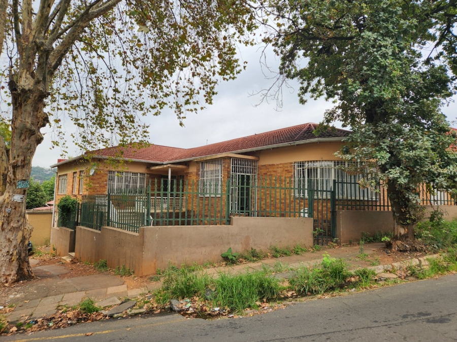 5 Bedroom Property for Sale in Bezuidenhout Valley Gauteng