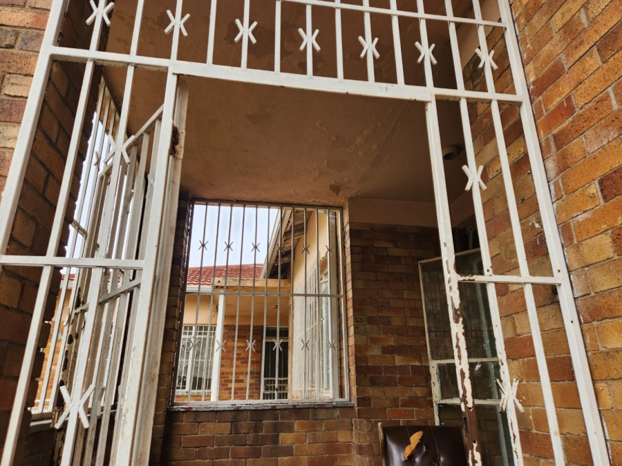 5 Bedroom Property for Sale in Bezuidenhout Valley Gauteng