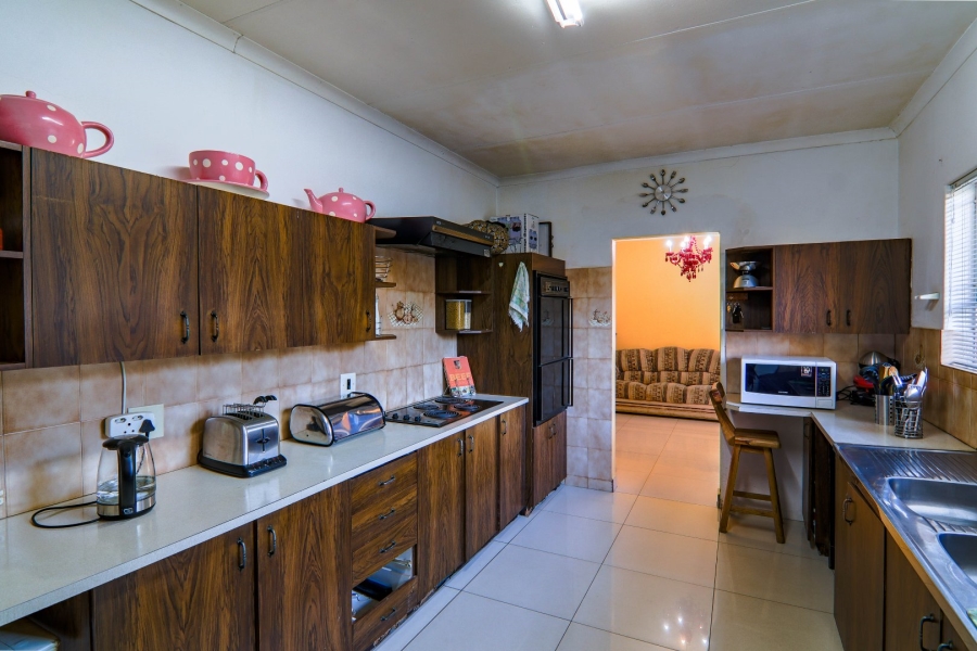 4 Bedroom Property for Sale in Rooihuiskraal Gauteng