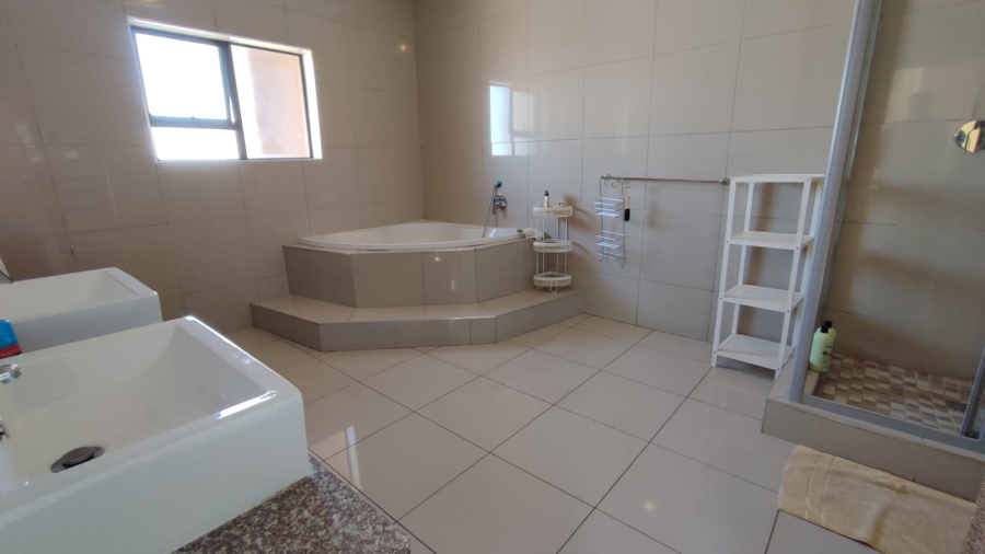 4 Bedroom Property for Sale in Blue Valley Golf Estate Gauteng