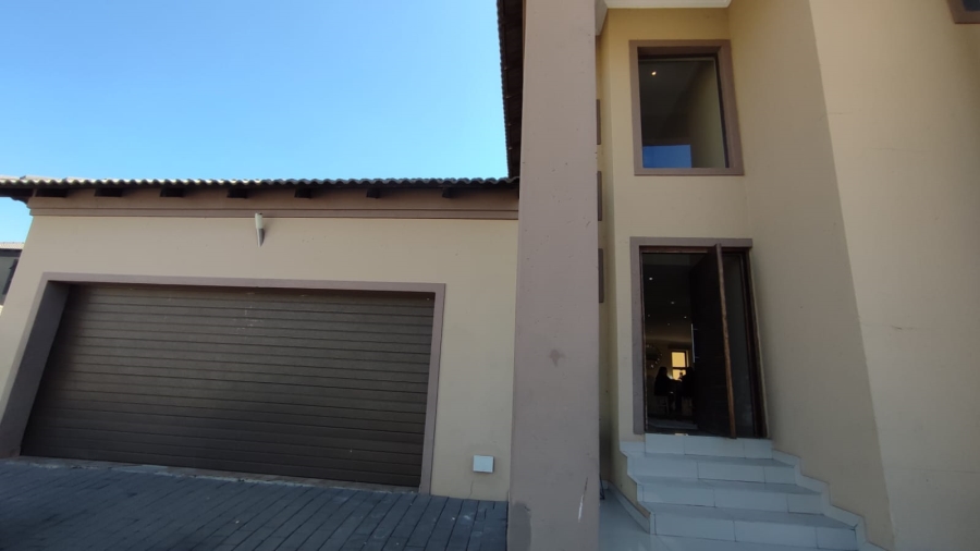 4 Bedroom Property for Sale in Blue Valley Golf Estate Gauteng