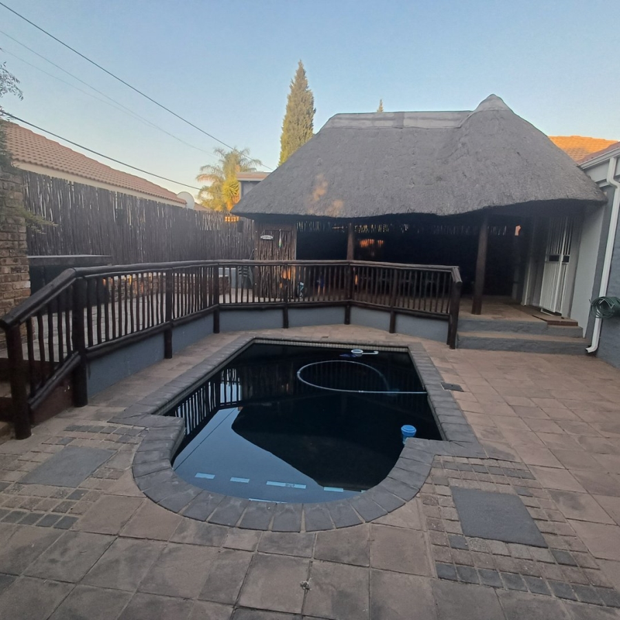 3 Bedroom Property for Sale in Thatchfield Estate Gauteng