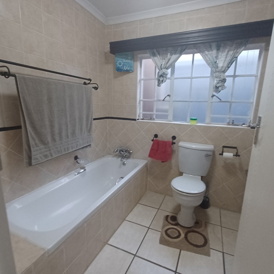 3 Bedroom Property for Sale in Thatchfield Estate Gauteng