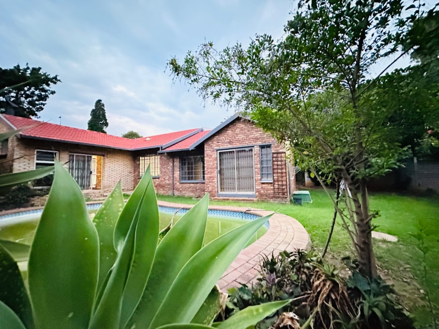 4 Bedroom Property for Sale in Roodepoort Gauteng