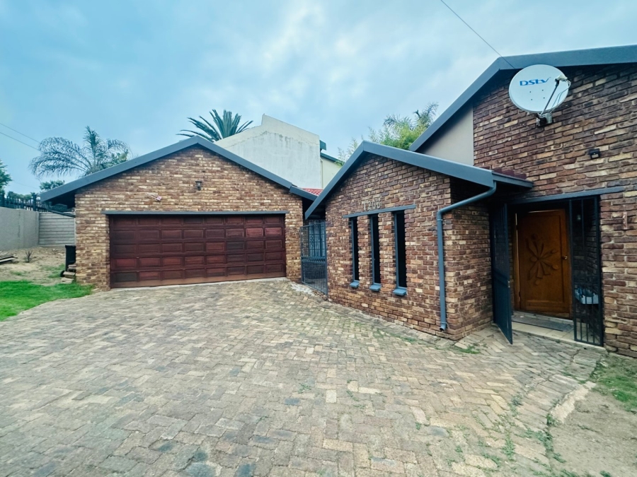 4 Bedroom Property for Sale in Roodepoort Gauteng