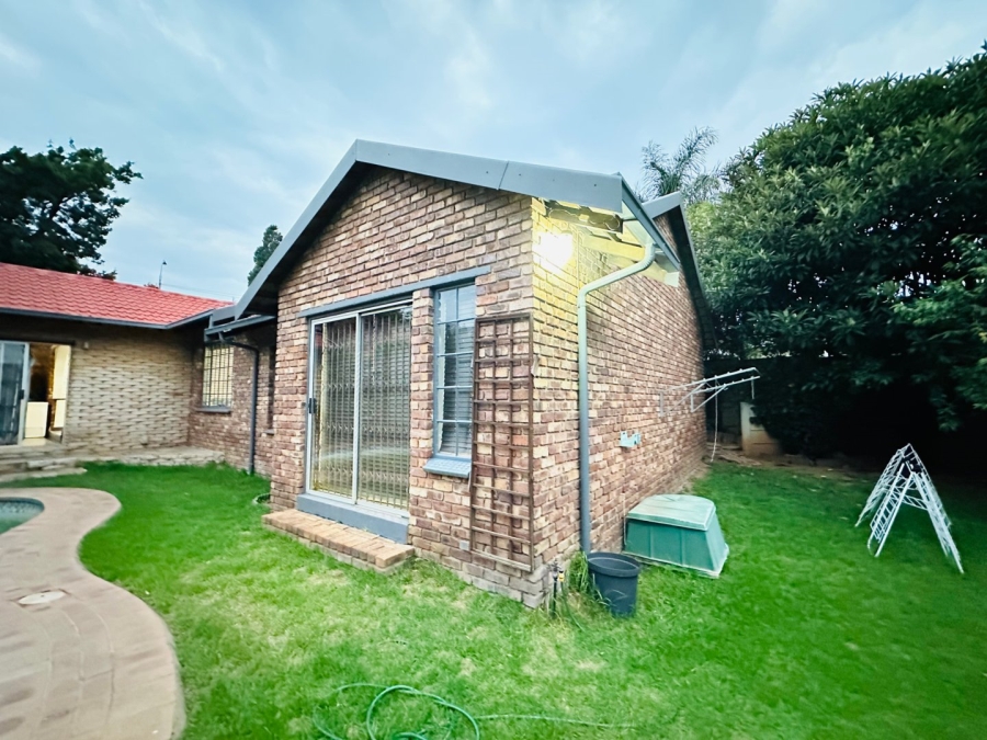 4 Bedroom Property for Sale in Roodepoort Gauteng