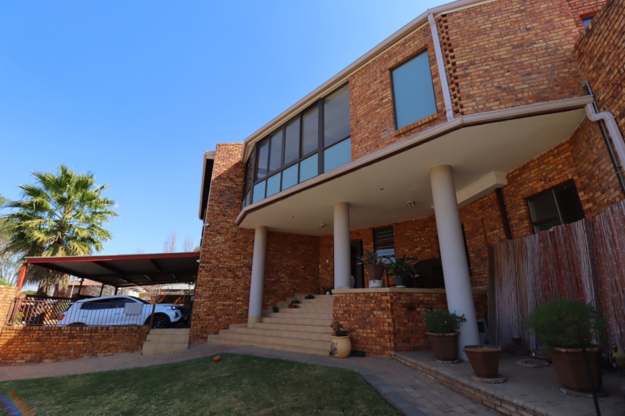 5 Bedroom Property for Sale in Moreleta Park Gauteng