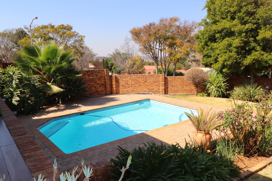 5 Bedroom Property for Sale in Moreleta Park Gauteng