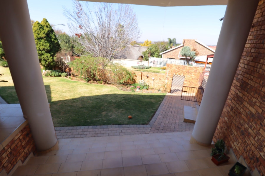 5 Bedroom Property for Sale in Moreleta Park Gauteng