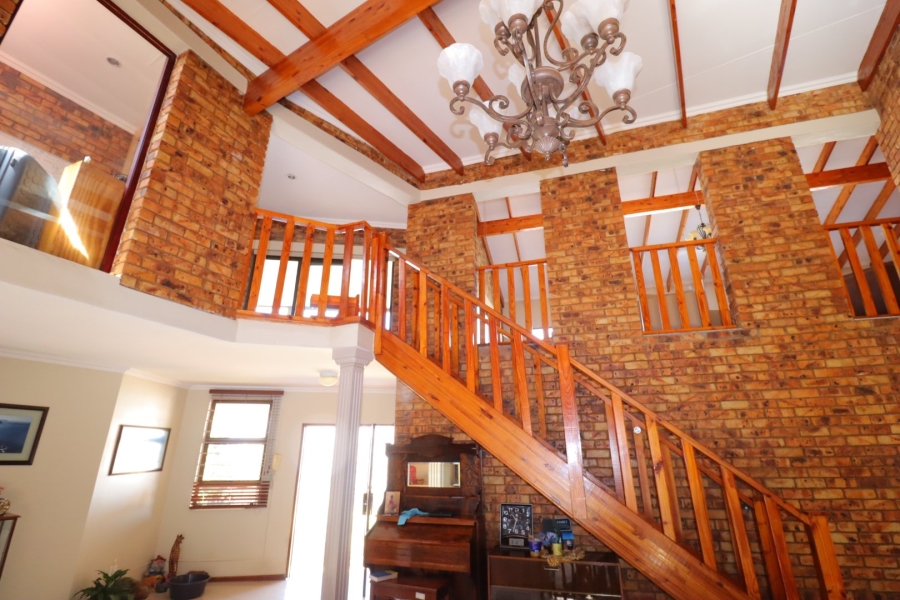 5 Bedroom Property for Sale in Moreleta Park Gauteng