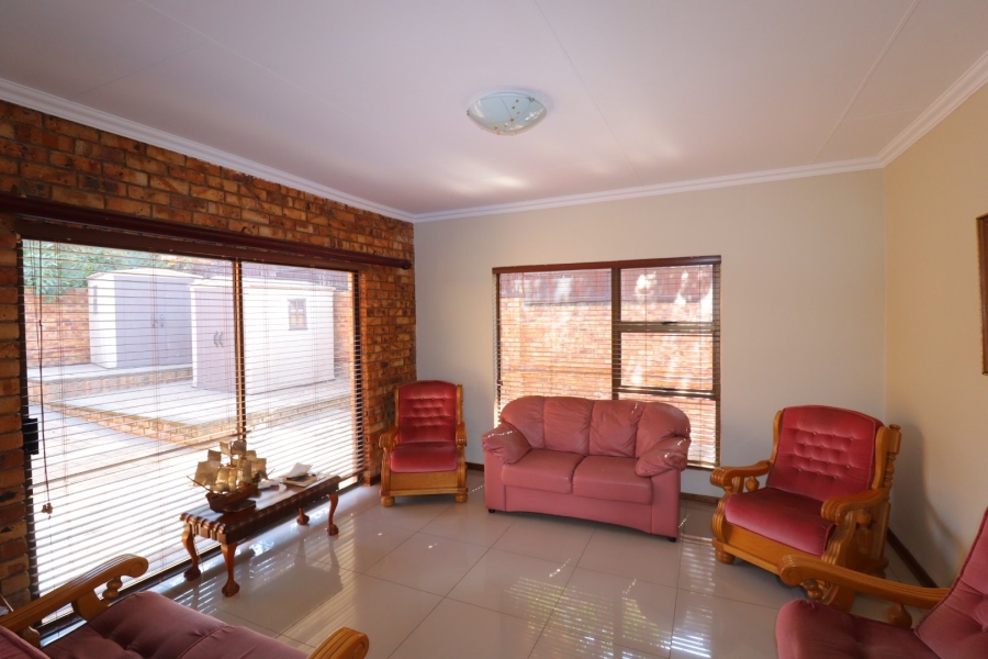 5 Bedroom Property for Sale in Moreleta Park Gauteng