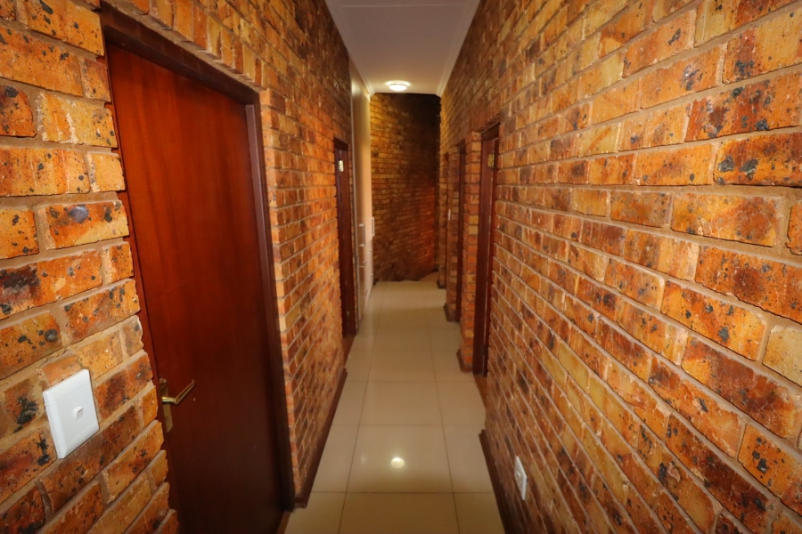 5 Bedroom Property for Sale in Moreleta Park Gauteng