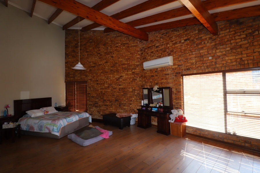 5 Bedroom Property for Sale in Moreleta Park Gauteng