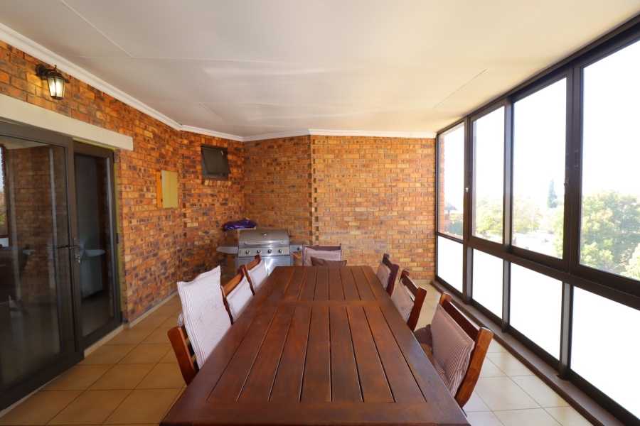 5 Bedroom Property for Sale in Moreleta Park Gauteng