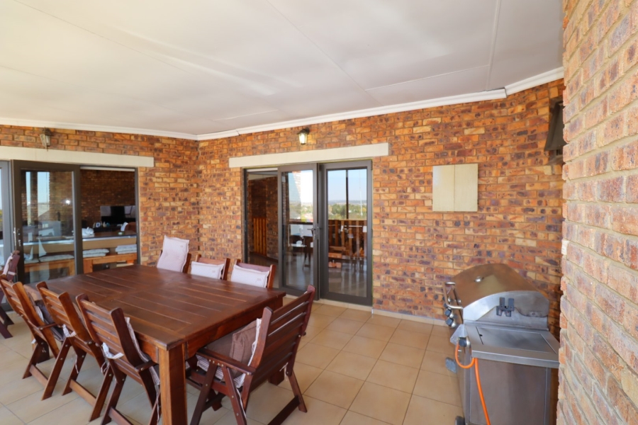 5 Bedroom Property for Sale in Moreleta Park Gauteng