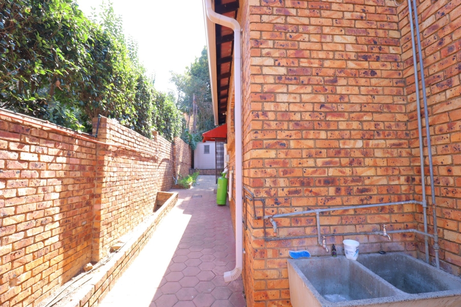 5 Bedroom Property for Sale in Moreleta Park Gauteng