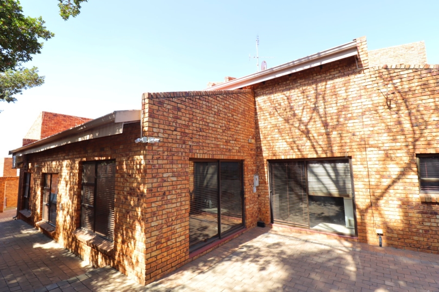 5 Bedroom Property for Sale in Moreleta Park Gauteng