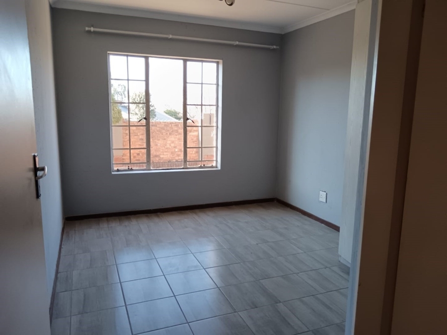 To Let 2 Bedroom Property for Rent in Heuweloord Gauteng