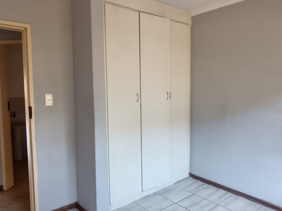 To Let 2 Bedroom Property for Rent in Heuweloord Gauteng