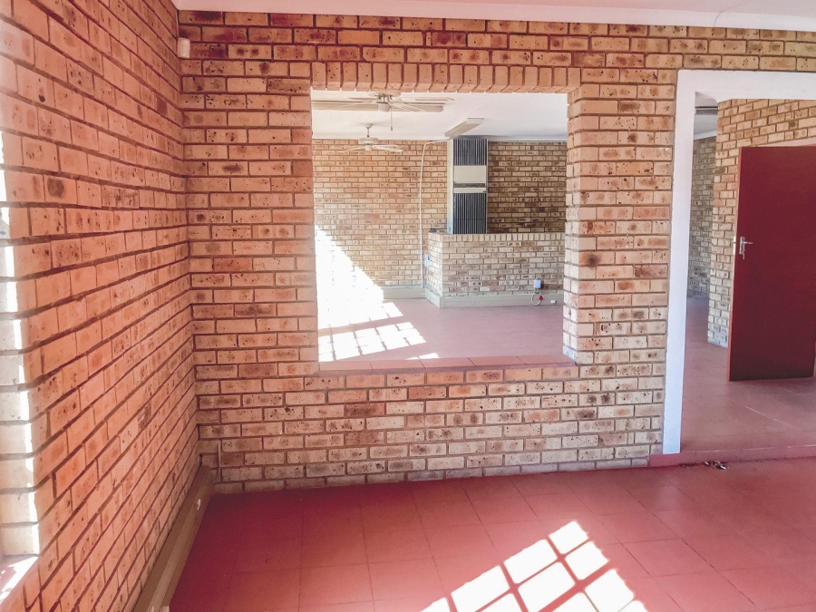 Commercial Property for Sale in Fontainebleau Gauteng