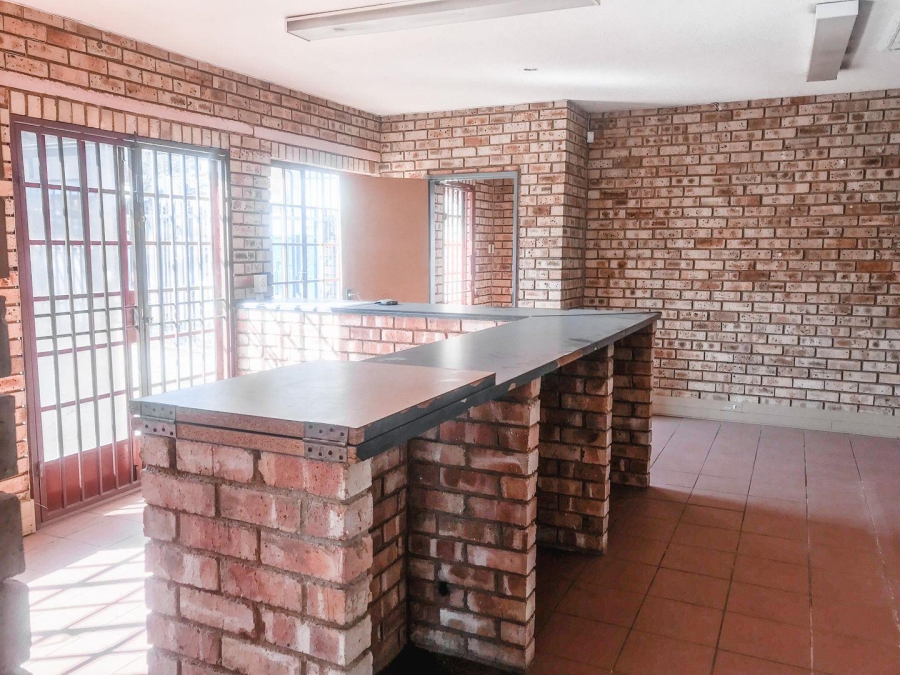 Commercial Property for Sale in Fontainebleau Gauteng