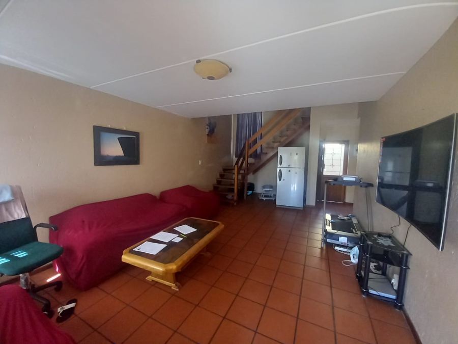 2 Bedroom Property for Sale in Kenmare Gauteng