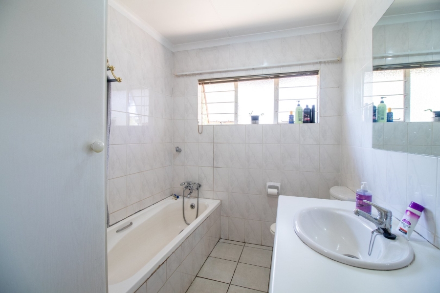 3 Bedroom Property for Sale in Terenure Gauteng