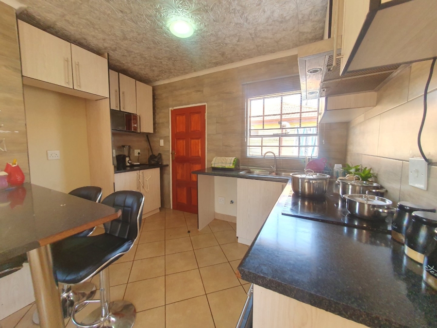 2 Bedroom Property for Sale in The Orchards Gauteng