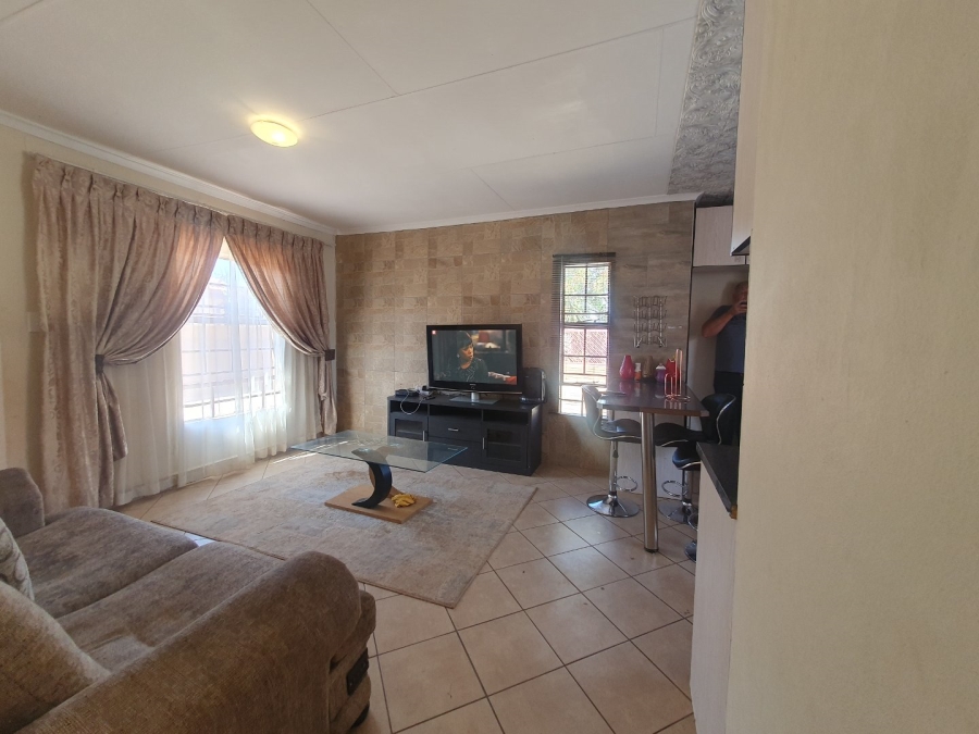 2 Bedroom Property for Sale in The Orchards Gauteng