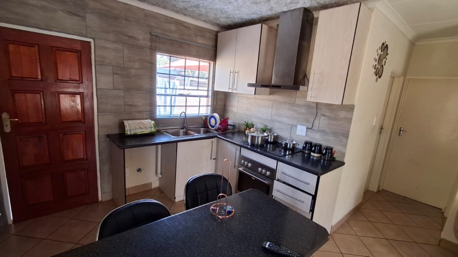 2 Bedroom Property for Sale in The Orchards Gauteng