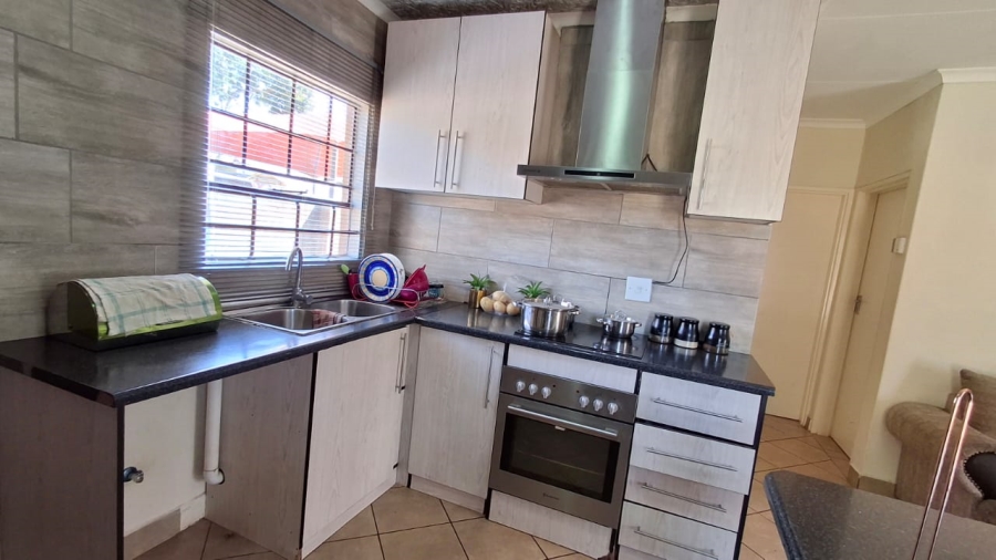 2 Bedroom Property for Sale in The Orchards Gauteng