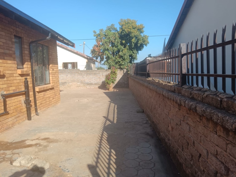 2 Bedroom Property for Sale in Soshanguve WW Gauteng