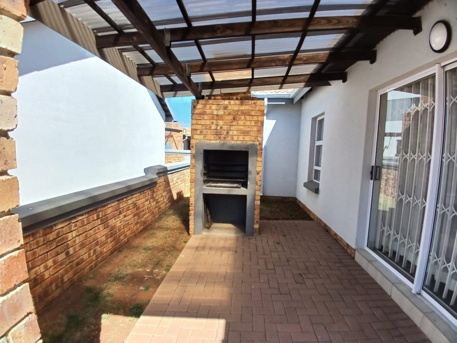 3 Bedroom Property for Sale in Roseacre Gauteng