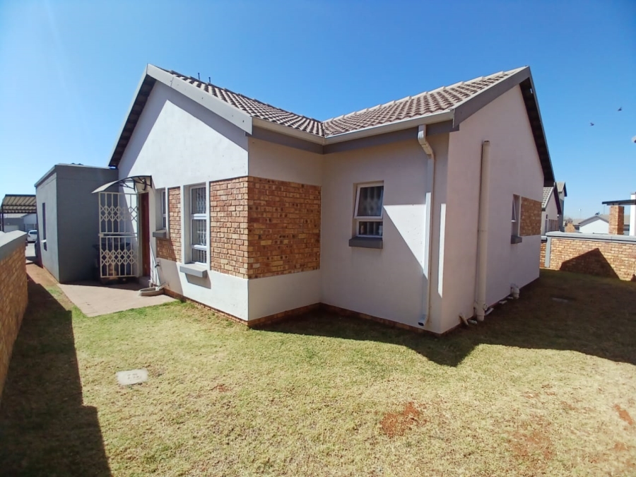 3 Bedroom Property for Sale in Roseacre Gauteng