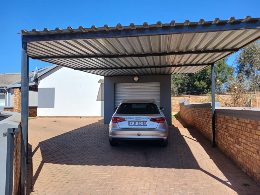 3 Bedroom Property for Sale in Roseacre Gauteng