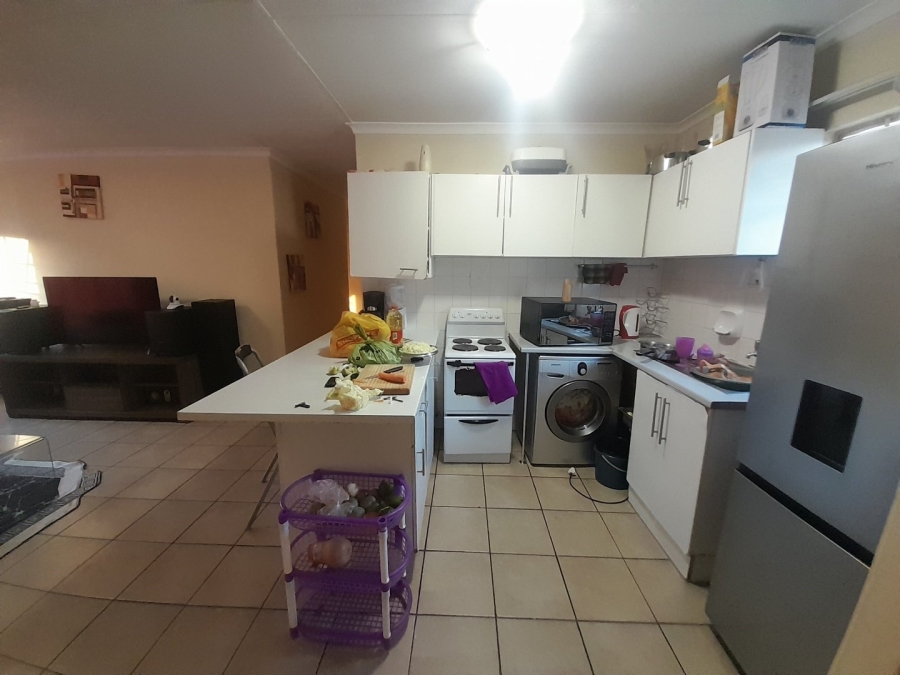 2 Bedroom Property for Sale in Die Hoewes Gauteng