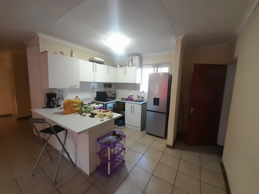 2 Bedroom Property for Sale in Die Hoewes Gauteng