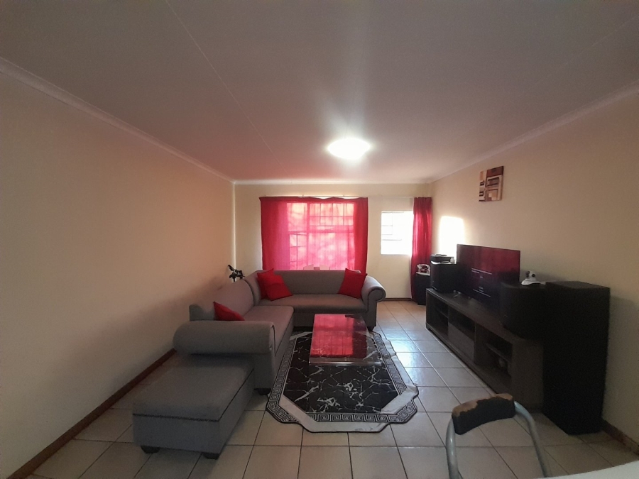 2 Bedroom Property for Sale in Die Hoewes Gauteng