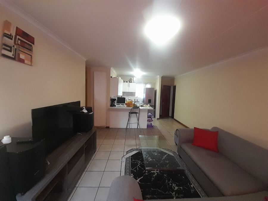 2 Bedroom Property for Sale in Die Hoewes Gauteng