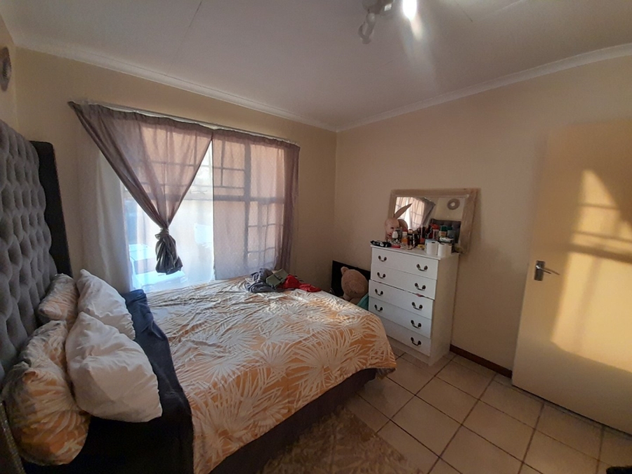 2 Bedroom Property for Sale in Die Hoewes Gauteng