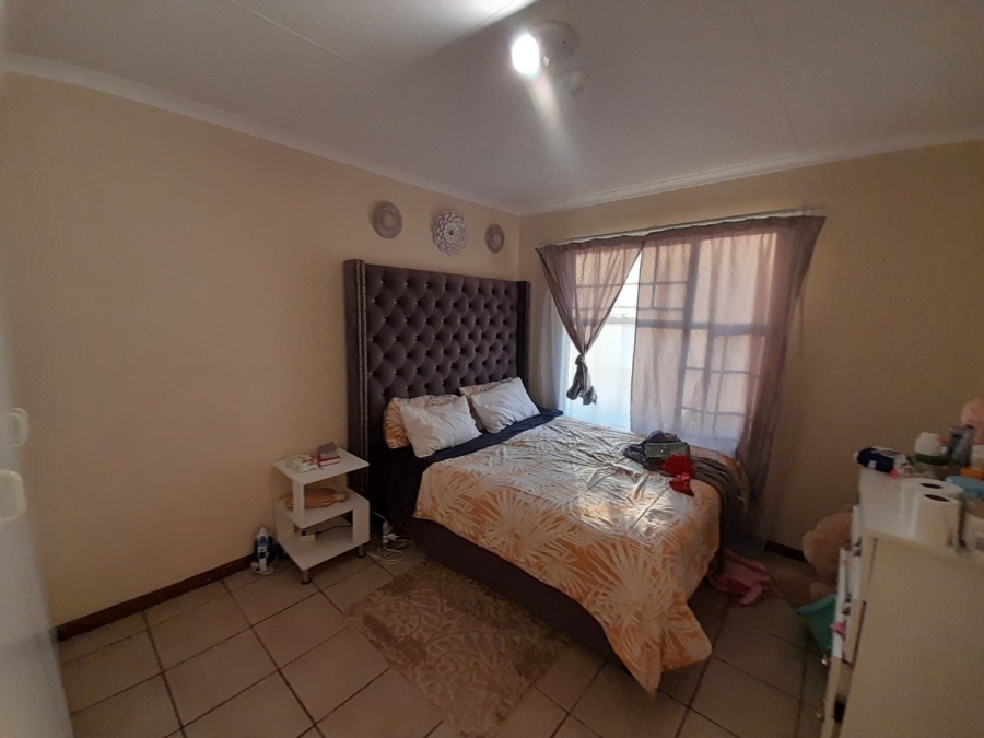 2 Bedroom Property for Sale in Die Hoewes Gauteng