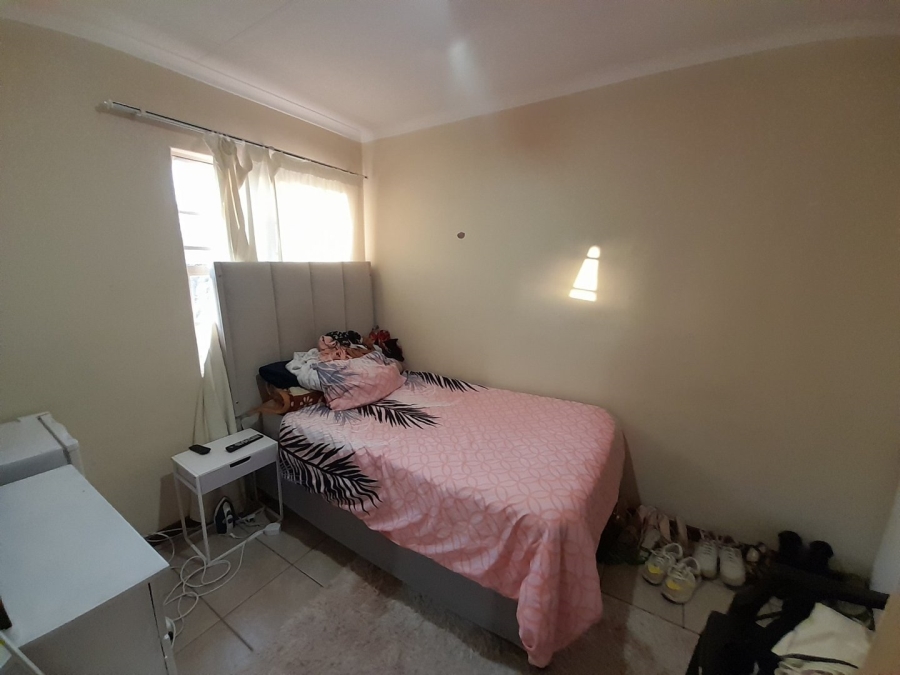 2 Bedroom Property for Sale in Die Hoewes Gauteng