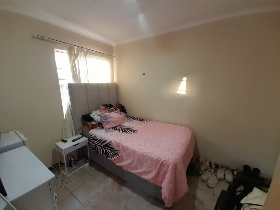 2 Bedroom Property for Sale in Die Hoewes Gauteng