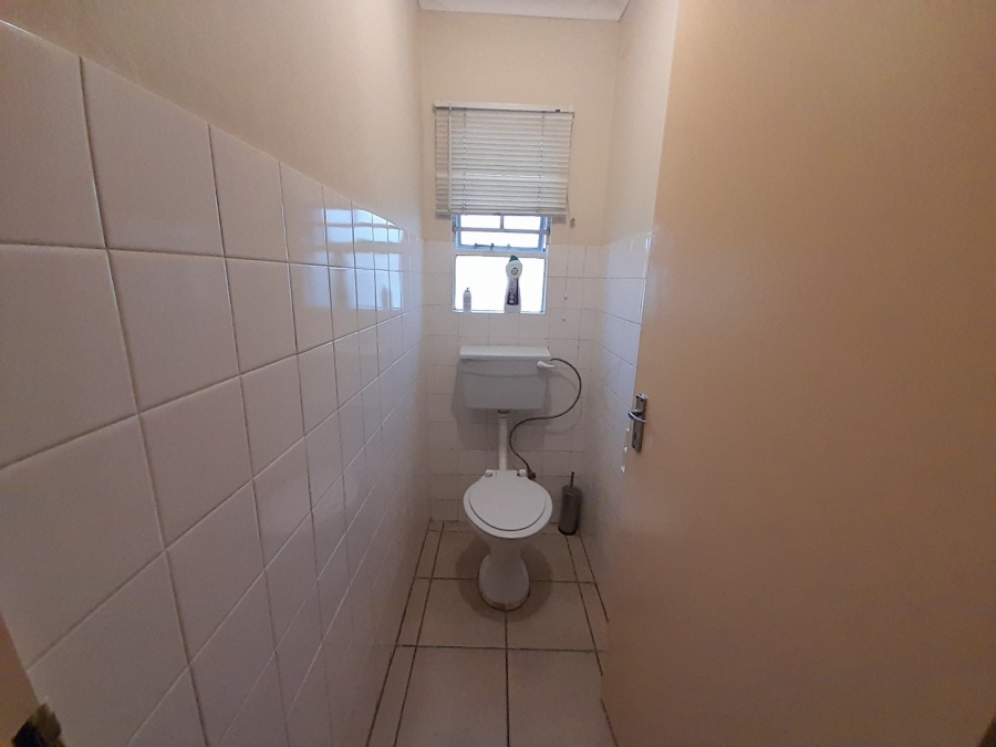 2 Bedroom Property for Sale in Die Hoewes Gauteng