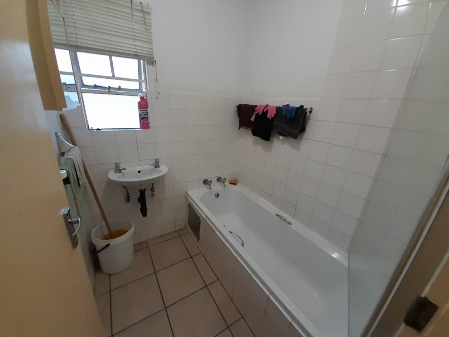 2 Bedroom Property for Sale in Die Hoewes Gauteng