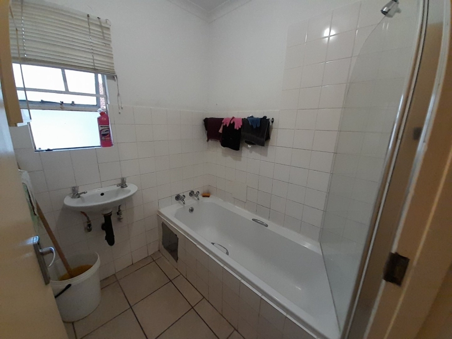 2 Bedroom Property for Sale in Die Hoewes Gauteng